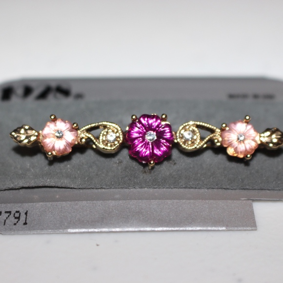 Jewelry - NWT-- 1928 Floral Brooch
